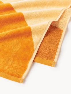 Toallas De Playa|Mantas></noscript>Westwing Collection Toalla de playa de terciopelo con estampado ondulado Pia Tonos naranjas