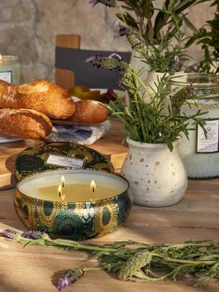 Velas Perfumadas|Jarrones>Voluspa Vela perfumada artesanal de tres mechas Japonica Collection (madera de cacao, verbena y lavanda) Madera de cedro francés, verbena y lavanda búlgara