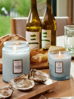Velas Perfumadas|Jarrones></noscript>Voluspa Vela perfumada artesanal California Summers (sal marina, vainilla cálida, madera de teca)