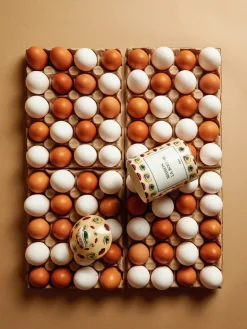 Velas Perfumadas|Jarrones></noscript>Maison La Bougie Vela perfumada Ayin (ámbar, tomillo & vainilla) Crema, rojo