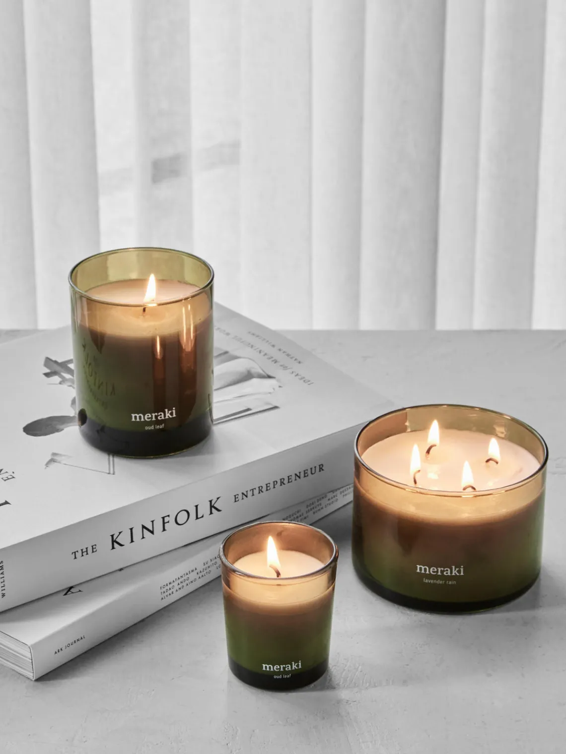 Hot Vela perfumada pequeña Oud Leaf (rosa, madera de cedro, jazmín, lirio y lirio de los valles) Velas Perfumadas|Jarrones