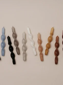 Velas Decorativas|Jarrones></noscript>Broste Copenhagen Velas cónicas artesanales Twist, 2 uds. Marrón claro