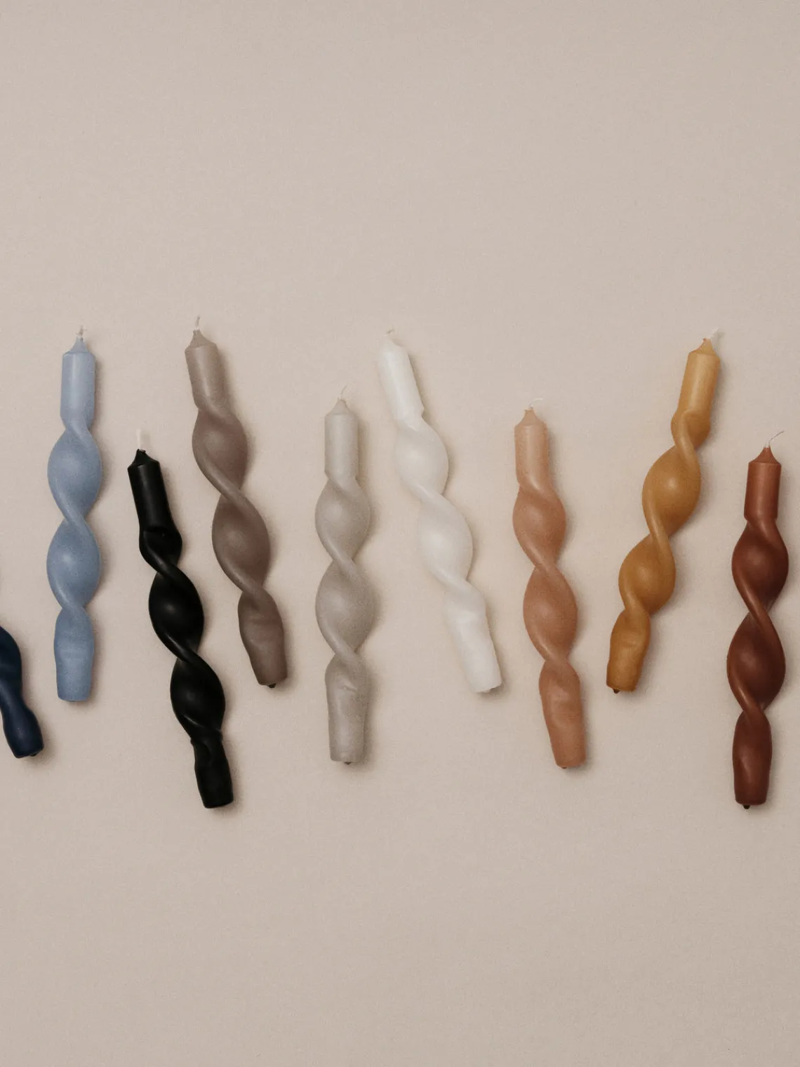 Velas Decorativas|Jarrones>Broste Copenhagen Velas cónicas artesanales Twist, 2 uds. Marrón oscuro