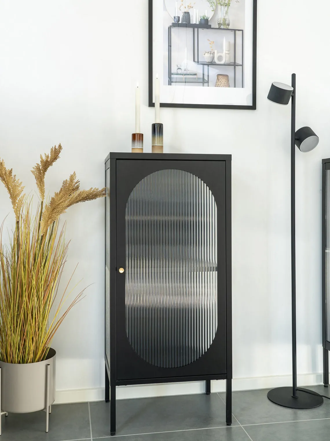 Sale Vitrina de madera de roble con relieves Adelaide Vitrinas|Vitrinas