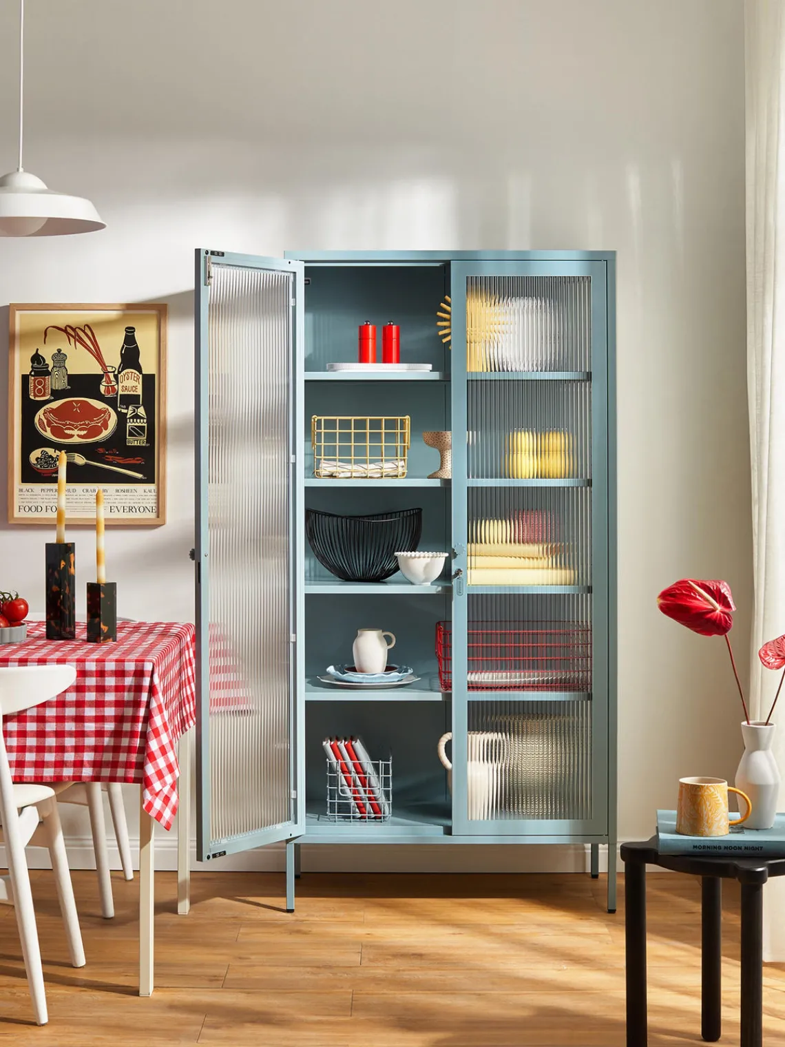 Vitrinas|Vitrinas>Mustard Made Vitrina de metal con cristal acanalado The Collector Azul claro