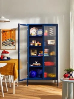 Vitrinas|Vitrinas></noscript>Mustard Made Vitrina de metal con cristal acanalado The Collector Azul oscuro