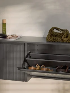 New Zapatero de pared con puertas abatibles y frente acanalado Shea Zapateros|Zapateros