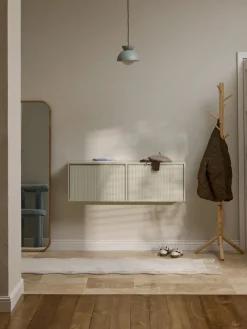 Sale Zapatero de pared con puertas abatibles y frente acanalado Shea Zapateros|Zapateros